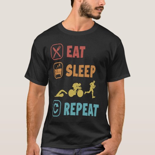 Eat Sleep Swim Ride Run Repeat Triathlete Training Tシャツ (正面)