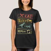 Eat Sleep Tame Repeat Dinosaur Tシャツ (正面)