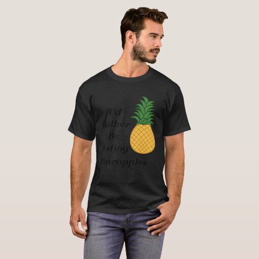Eating Pineapples Cute Fruit  Tropical Fruits Tシャツ (正面フル)