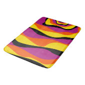 Ebb and Flow 4 – ブラック、ピンク、オレンジ、イエロー バスマット (アングル)