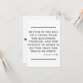 Ecclesiastes 7:8 KJVバイブルVerse Flat Greeting カード (正面/裏面インサイチュ)