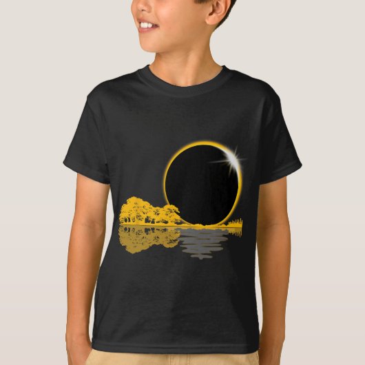 Eclipseギタ太陽のー自然ムーンレトロスタイルギタ Tシャツ (正面)