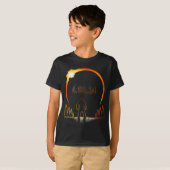 Eclipse太陽のサスカッチ全体2024 Eclipse Tシャツ (正面フル)