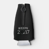 Eclipse 太陽の 2017は居心地が良い ボトルクーラー (裏面)