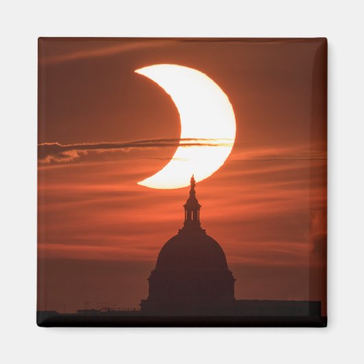 Eclipse 太陽の 2021 マグネット (正面)