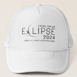 Eclipse 太陽の 2024カスタムロケーション記念 キャップ<br><div class="desc">2024年の皆既食の天の魔法を太陽のこのトラック独占的カー帽でパーソナライズされた捉える。4月8日の畏敬インスパイアのイベントを記念して、この帽子は宇宙の永遠の姿とな疑問に思る。おカスタマイズ客様が選んだ場所でユニーク、この異常な現象を目撃した場所の記念品を確保する。日食を描いたシンプルデザインをフィーチャーし祝て、この帽子は空を飾った天の美しい。衣服は驚くべき経験の証として誇らしげに</div>