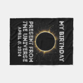 Eclipse 2024太陽の誕生日現在4.8.24合計 フリースブランケット (正面(横))