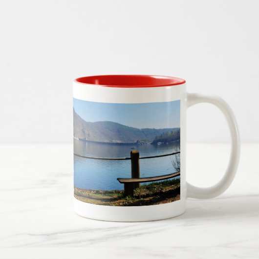 Edersee Staumauer von der Wasserseite ツートーンマグカップ (右)