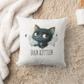 Edgy Kittenイラストレーション- "Bad Kitten"文字 クッション (ブランケット)