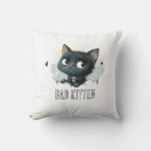 Edgy Kittenイラストレーション- "Bad Kitten"文字 クッション (正面)