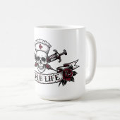 Edgy Tattoo Skull Nurse Scrub Life  コーヒーマグカップ (正面右)