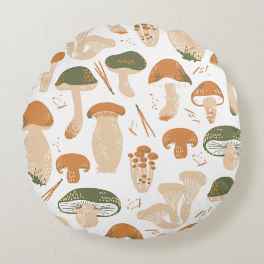 Edible Mushrooms seamless pattern. Linocut old sty ラウンドクッション (正面)