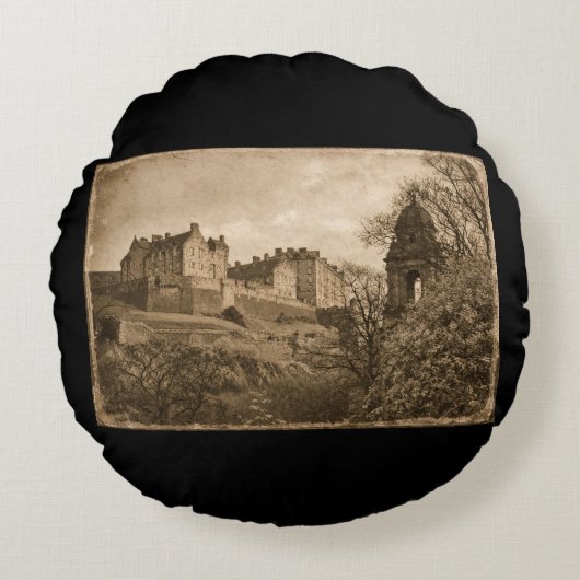 Edinburgh Castle Sepia Photograph ラウンドクッション (正面)