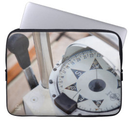 Een kompas om koers uit te zetten voor avontuur. ラップトップスリーブ