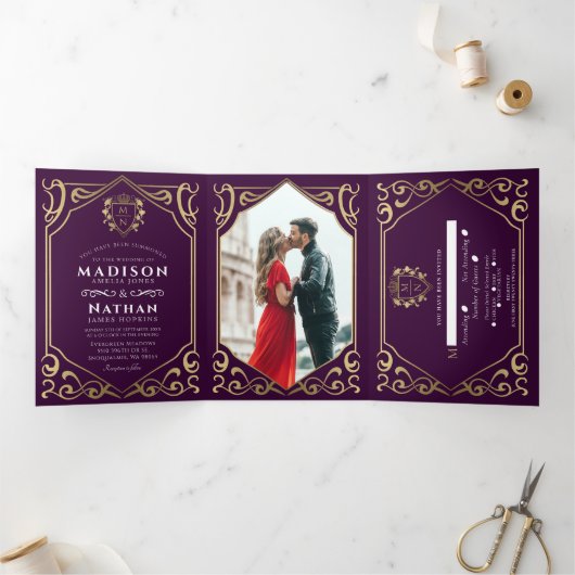 Eggplant Royal Medieval Fantasy Monogram Wedding 三つ折り招待状 (内部)