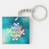 Egyedinek születtem – kedves zsiráfos design キーホルダー (裏面)