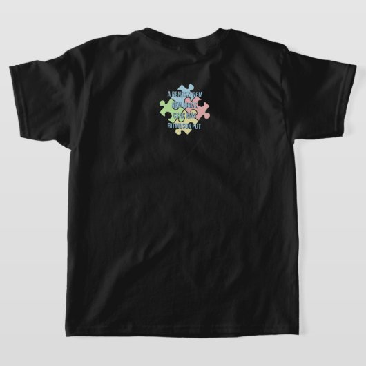 Egyedinek születtem – kedves zsiráfos design tシャツ (レイダウン裏面)