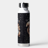 Eichhörnchen mit Tasse und Schnee „Stay Warm“ ウォーターボトル (左面)