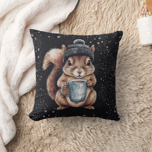 Eichhörnchen mit Tasse und Schnee „Stay Warm“ クッション (ブランケット)