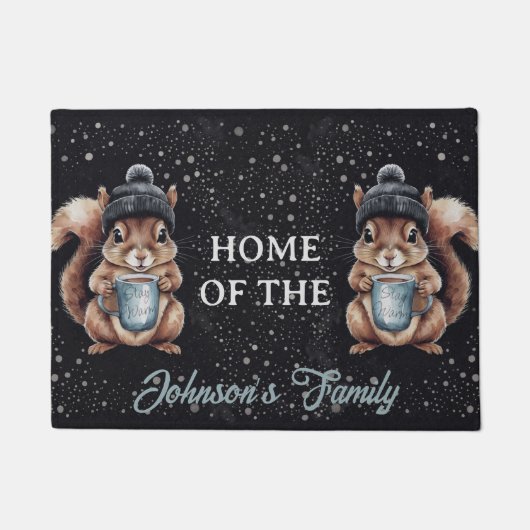 Eichhörnchen mit Tasse und Schnee „Stay Warm“  ドアマット (正面)