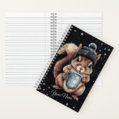 Eichhörnchen mit Tasse und Schnee „Stay Warm“ ノートブック (内側)