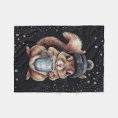 Eichhörnchen mit Tasse und Schnee „Stay Warm“ フリースブランケット (正面(横))