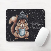 Eichhörnchen mit Tasse und Schnee „Stay Warm“ マウスパッド (マウス)