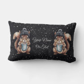 Eichhörnchen mit Tasse und Schnee „Stay Warm“ ランバークッション (裏面)