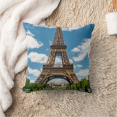 Eiffel Tower View from Champ de Mars Public Park クッション (ブランケット)