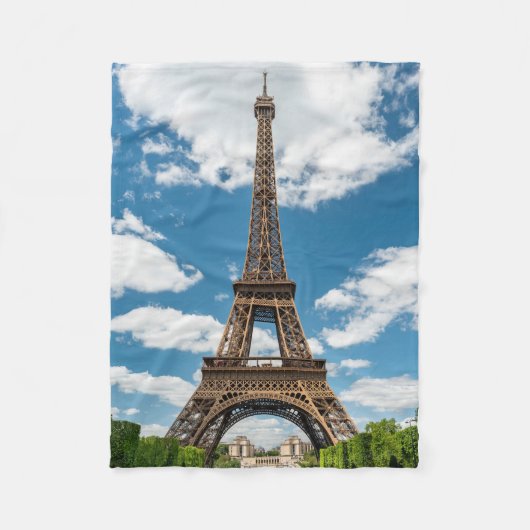 Eiffel Tower View from Champ de Mars Public Park フリースブランケット (正面)