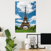 Eiffel Tower View from Champ de Mars Public Park ポスター (ホームオフィス)