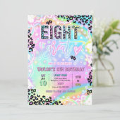 Eight Is Great Rainbow Leopard Print 8th Birthday 招待状 (スタンド正面)