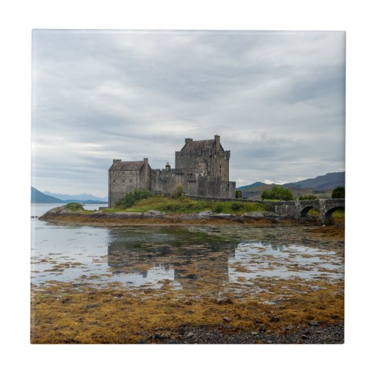 Eilian Donan Castle, Loch Duich – スコットランド,英国 タイル (正面)