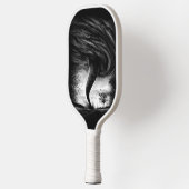 ein Tornado auf einer Straße in realistischem Stil ピックルボールラケット (左)