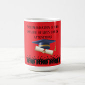 Einstein's graduation motto bright red コーヒーマグカップ (中央)