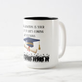 Einstein's graduation motto white ツートーンマグカップ (正面右)