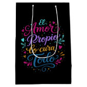 El amor propio lo cura todo ミディアムペーパーバッグ (裏面)