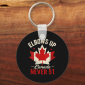 Elbows Up Canada Never 51 Canada Flag キーホルダー (正面)