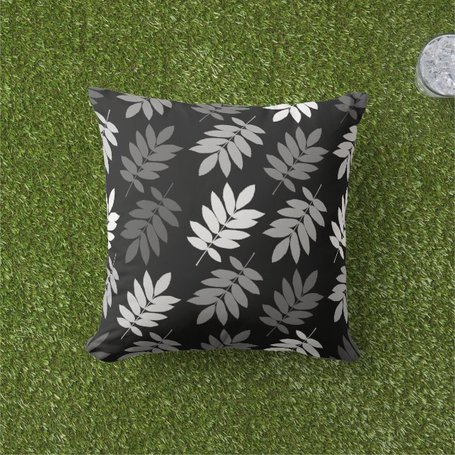 Elder Leaf Big Pattern Black White Grey アウトドアクッション (芝生)