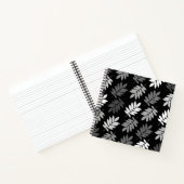 Elder Leaf Pattern Black White Grey ノートブック (内部)