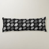 Elder Leaf Rpt Pattern Black White Grey ボディピロー (裏面)