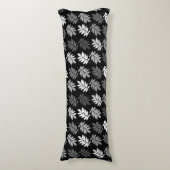 Elder Leaf Rpt Pattern Black White Grey ボディピロー (正面縦)
