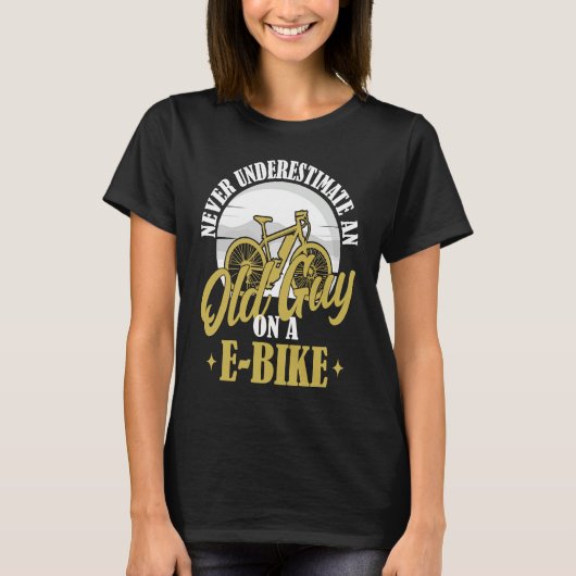 Electric Biker Never Underestimate An Old Man On A Tシャツ (正面)