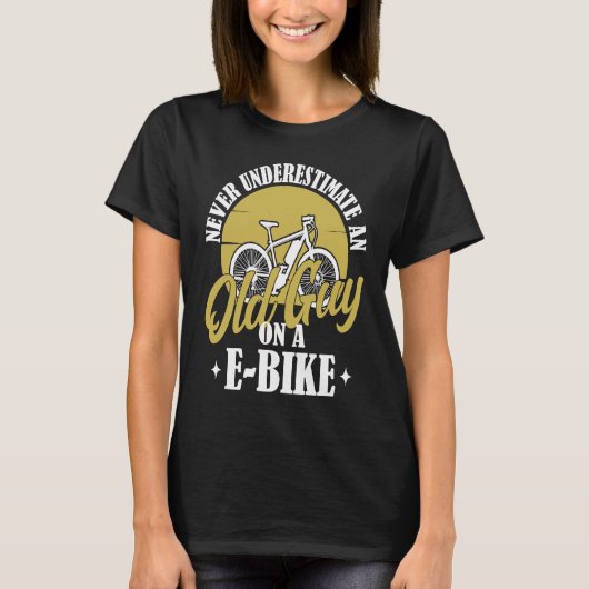 Electric Biker Never Underestimate An Old Man On A Tシャツ (正面)
