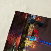 Electric Dreams - Futuristic Shanghai Skyline, A C ビーチタオル (インサイチュ)