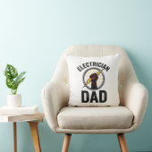 Electrician Dad Vintage Engraving Vector Shirt Des クッション (椅子)