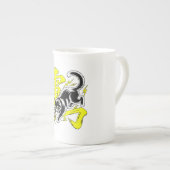 Electrifying Thunder Cat Mug - For Soccer Fans ボーンチャイナマグカップ (正面右)