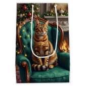 Elegant Abyssinian Cat Regal Holiday Portrait Art ミディアムペーパーバッグ (裏面)
