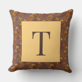 Elegant Autumn Leaf Monogram クッション (正面)