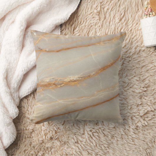 Elegant Beige and Gold Marble Pattern Throw Pillow クッション (ブランケット)